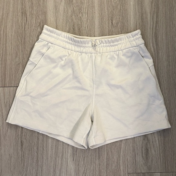 Lululemon Softstreme Short - Picture 1 of 3